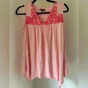 Adrianna Papell embroidered peach color tank top Asymmetrical Hem Small